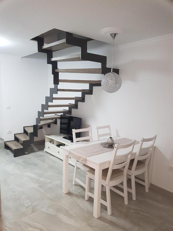 Boutique Villa Zontova Jama วิพาวา ภายนอก รูปภาพ