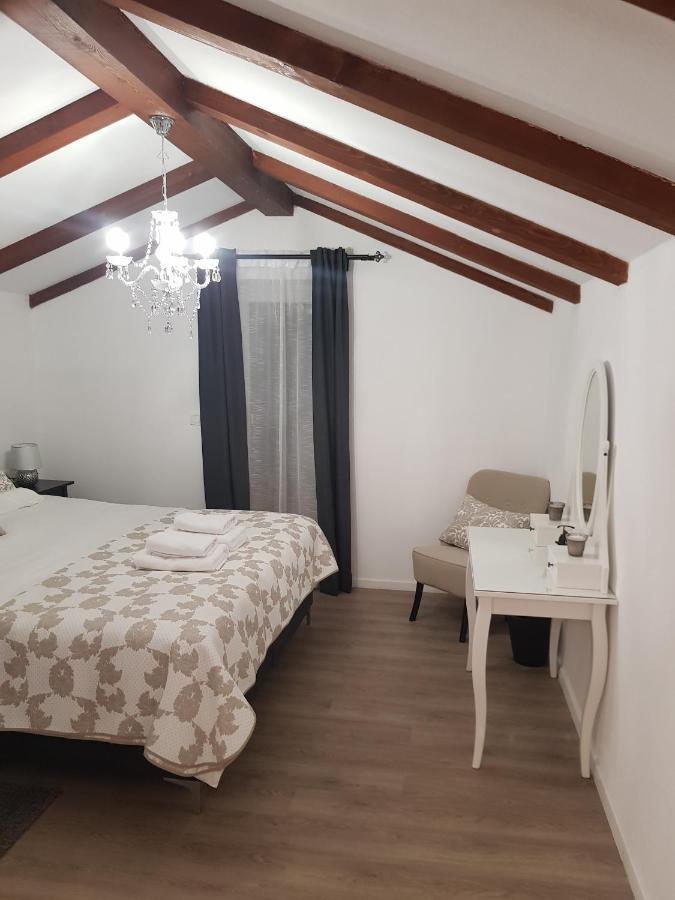Boutique Villa Zontova Jama วิพาวา ภายนอก รูปภาพ