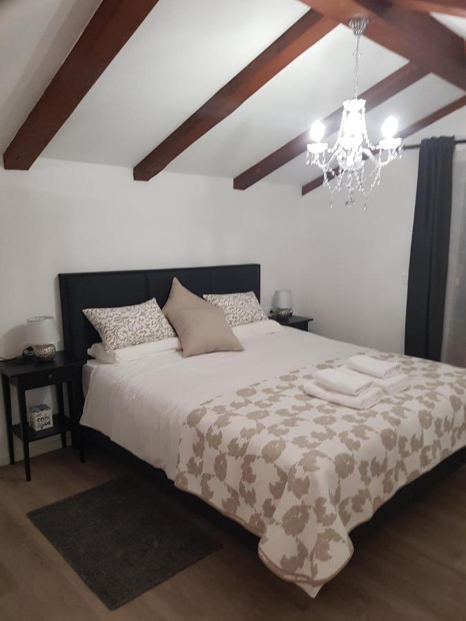 Boutique Villa Zontova Jama วิพาวา ภายนอก รูปภาพ