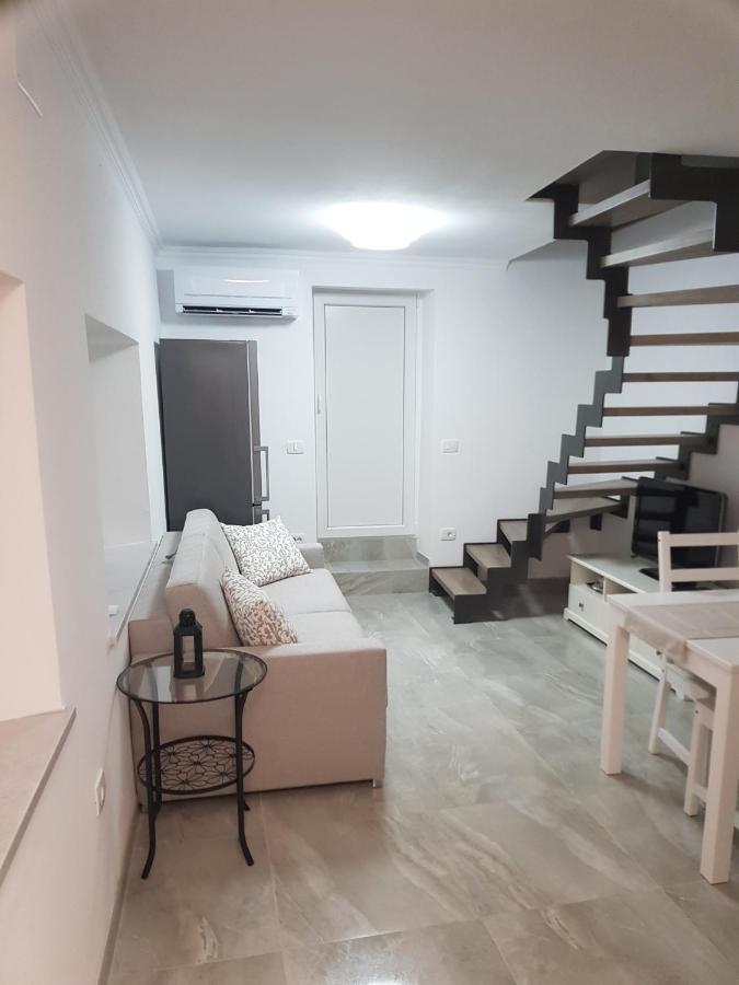 Boutique Villa Zontova Jama วิพาวา ภายนอก รูปภาพ